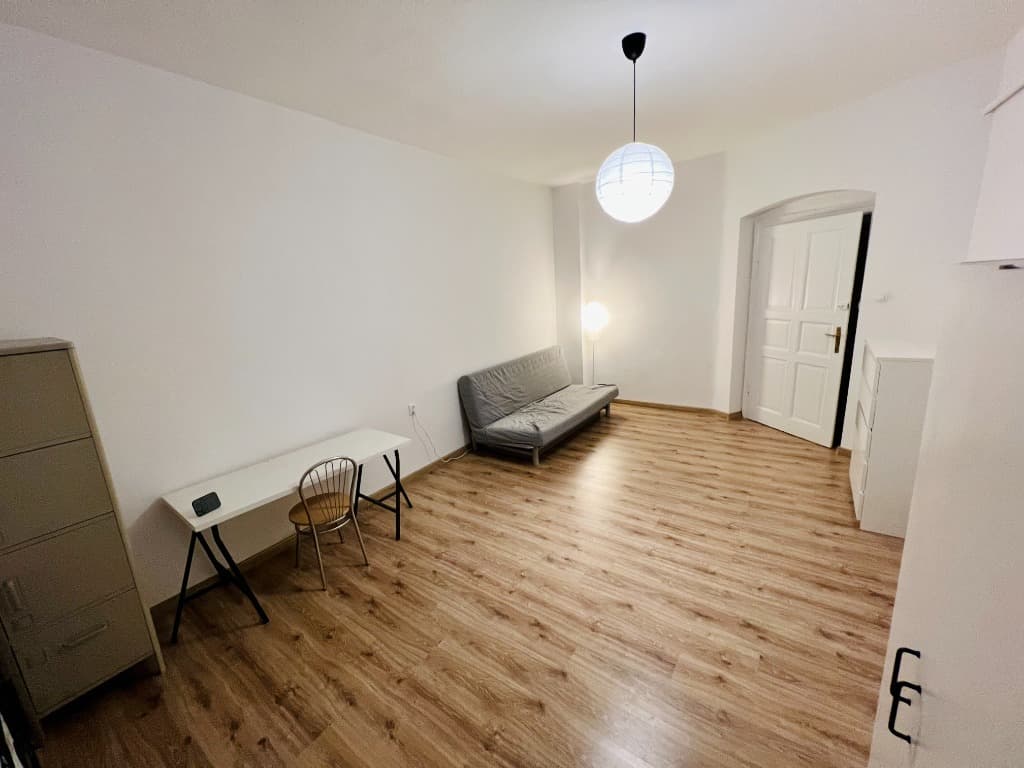 Pokój jednoosobowy Zabrze centrum z widokiem na ogród